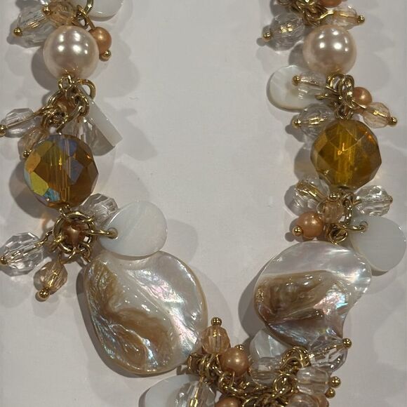 Elegant Gold and White Beaded Necklace - Picture 4 of 7